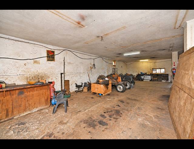 340M² WAREHOUSE FOR SALE IN PETIT